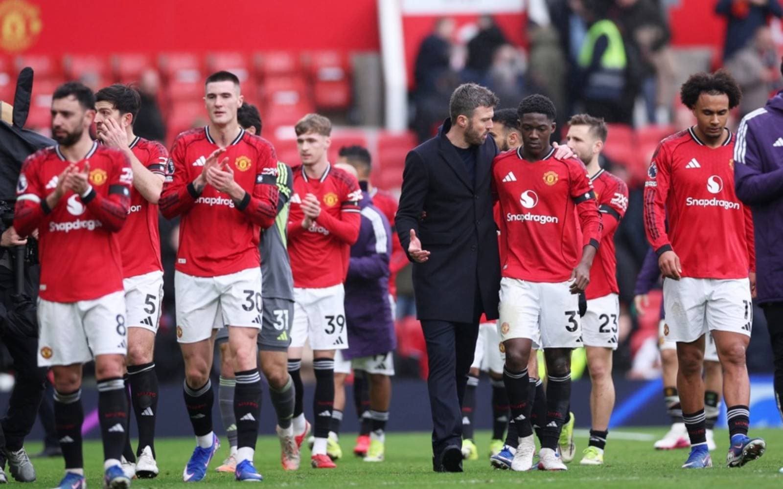 Cover Image for Carrick praises Man Utd’s ‘diversity’ after Ratcliffe’s immigrant rant