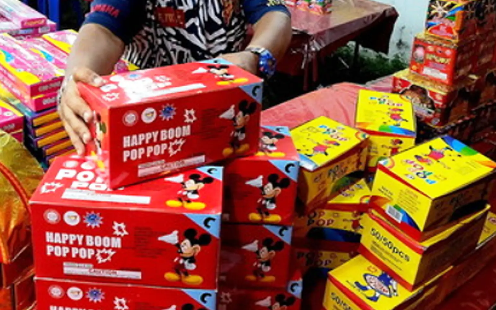 Cover Image for Only ‘Happy Boom’ and ‘Pop-Pop’ fireworks allowed, says KL police chief