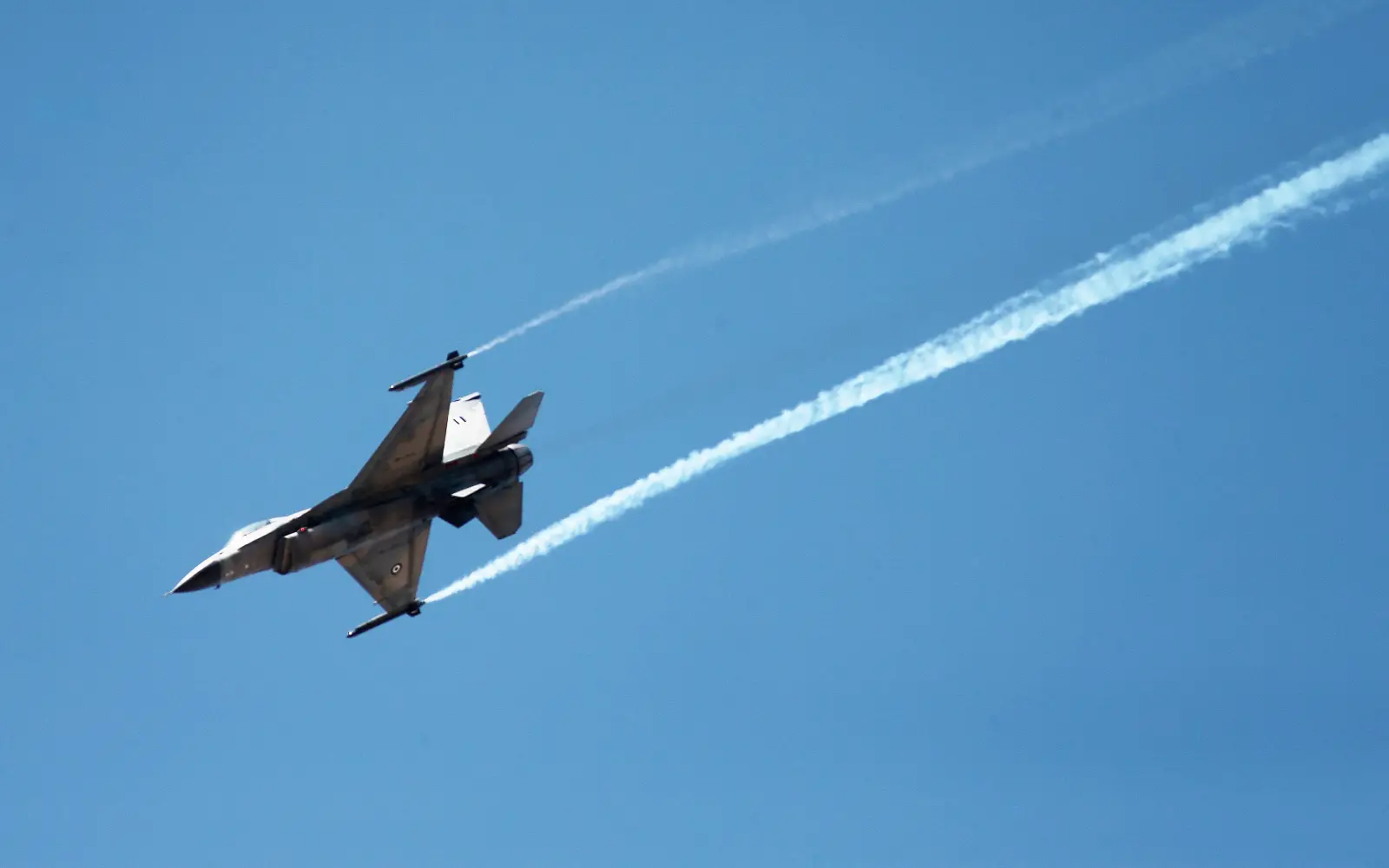 Cover Image for Turkish F-16 jet crash kills pilot