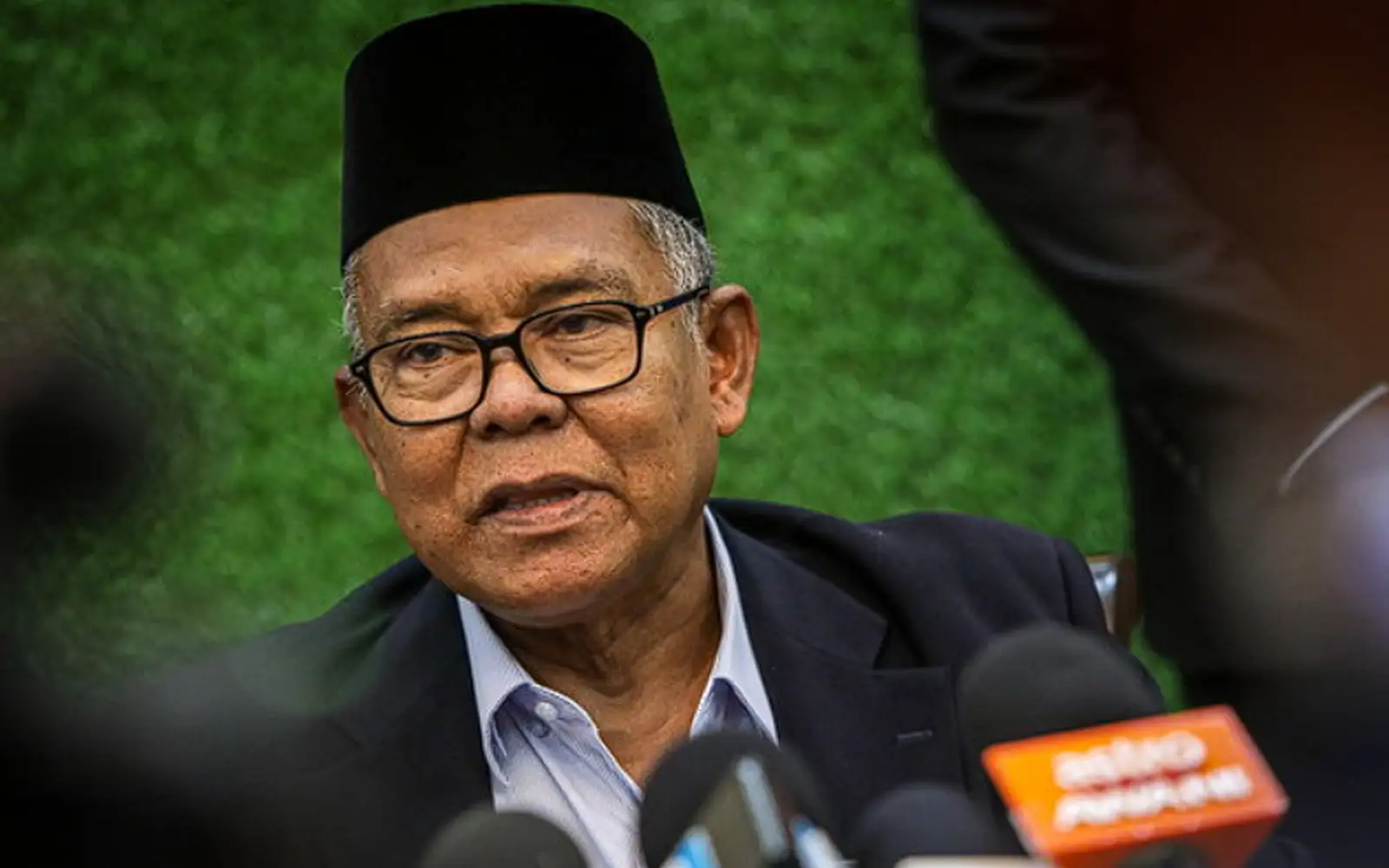 Cover Image for Perlis speaker seeks to strike out suit by ex-PAS reps