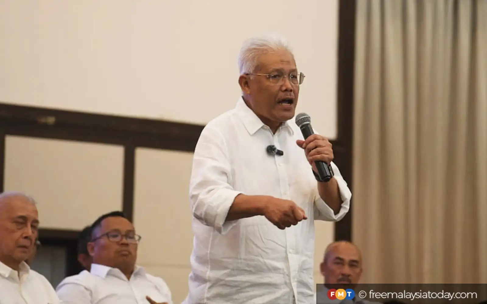 Cover Image for Hamzah, 16 MPs to join new party next week?