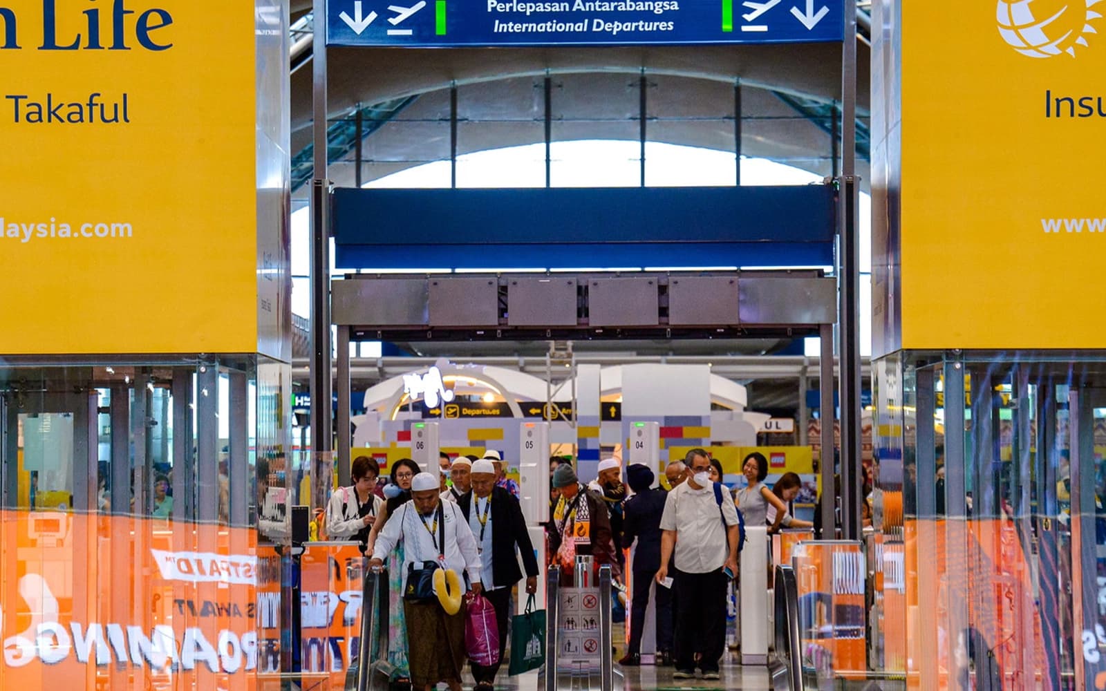 Cover Image for Malaysia Airlines extends suspension of flights to and from Qatar, Saudi Arabia