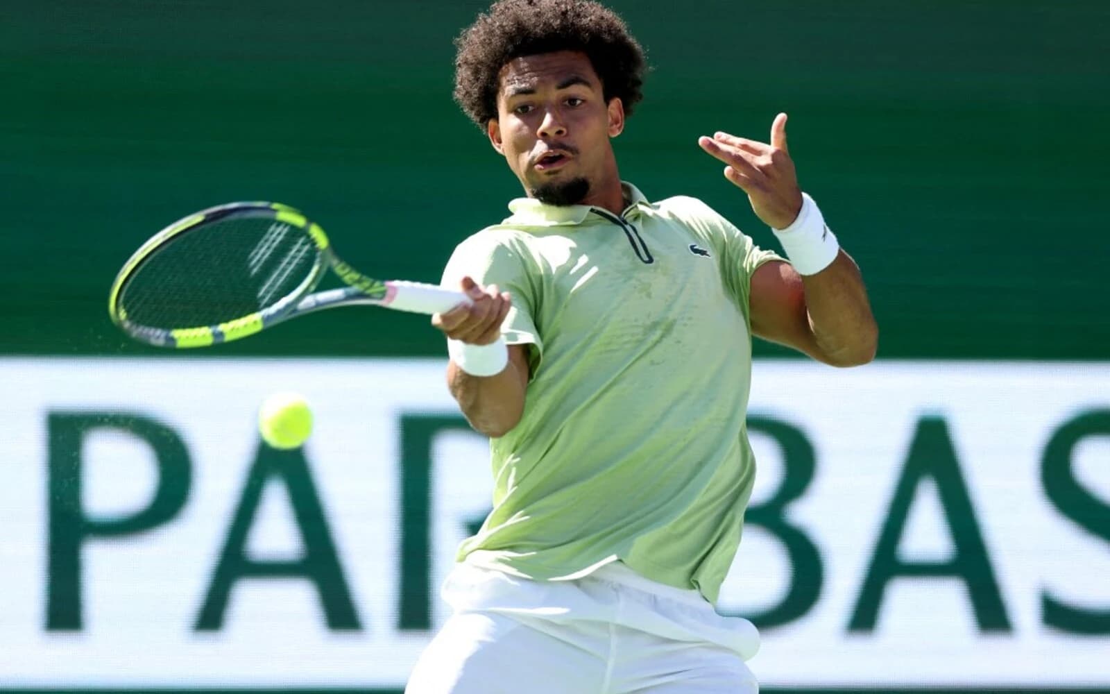 Cover Image for Fils surprises Auger-Aliassime to set up Zverev quarter-final clash